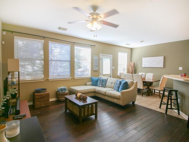 Building Photo - 156 Summerhaze Cir