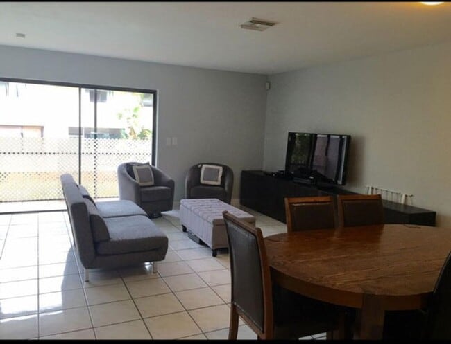 Building Photo - 1679 NW 15th Vista