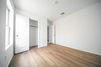 Building Photo - 9919 Oakheath Blf Dr