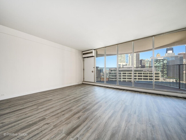 Foto del edificio - 300 N State St