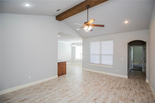 Building Photo - 116 Alder St