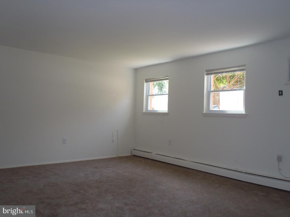 Foto principal - 302 River Rd