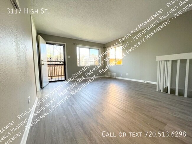 Building Photo - Modern and Spacious Half Duplex Available ...