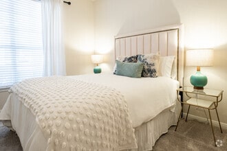 1BR, 1BA - 889SF - The Park at Monterey Oaks