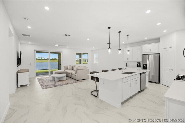 Building Photo - 10550 SW Orana Dr