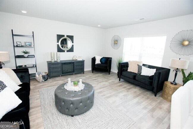 Foto del edificio - 178 Goodall Woods Dr