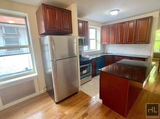 Foto del edificio - 607 EAST 8 STREET 2R