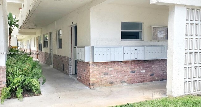Building Photo - 4163 SW 67th Ave