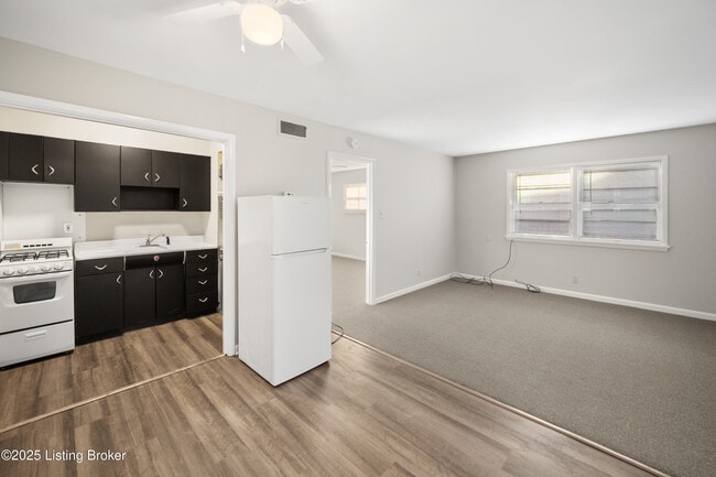 Building Photo - 2220 Heather Ln