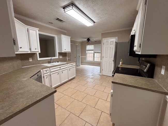 Building Photo - Executive Rental with Pool and Fenced yard