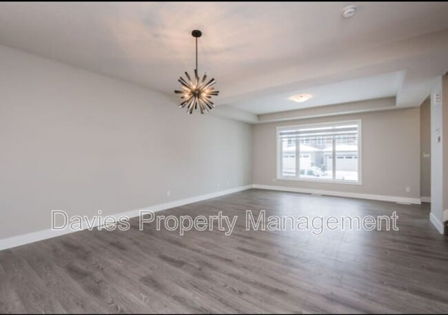 Building Photo - 1000 Berg Pl