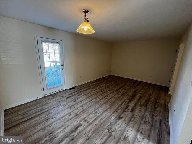 Building Photo - 219 Sherando Cir