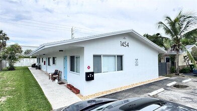 Building Photo - 1454 Holly Heights Dr