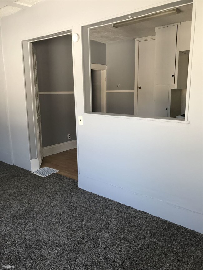 Building Photo - 1 br, 1 bath  - 2120 Lansing Ave #3