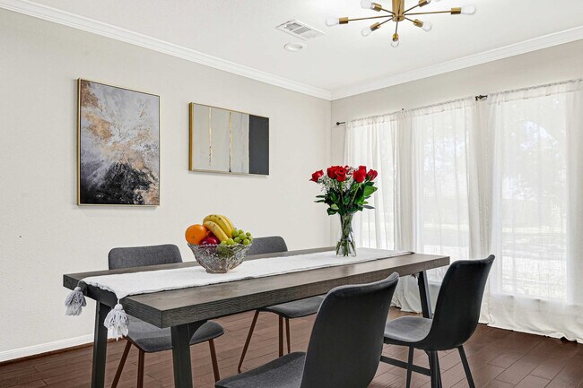 Foto del edificio - 5534 Loch Lomond Dr