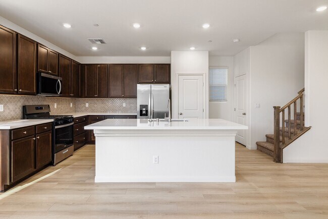 Foto del edificio - Brand New Home in the SW - 4 Bedrooms (One Down) + Loft