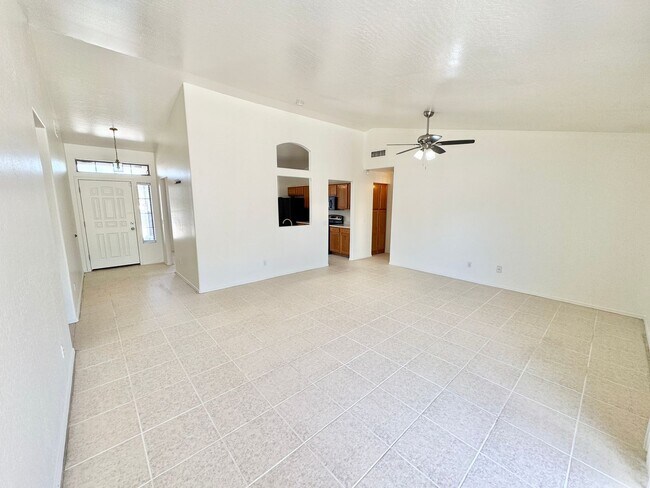 Foto del edificio - Fantastic 3 Bedroom/2 Bath Single Level Home, Corner Lot!