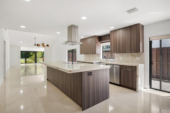 Foto del edificio - 21922 Cypress Dr