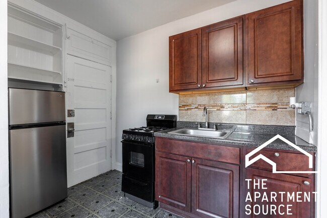 Building Photo - 3263 W Wrightwood Ave
