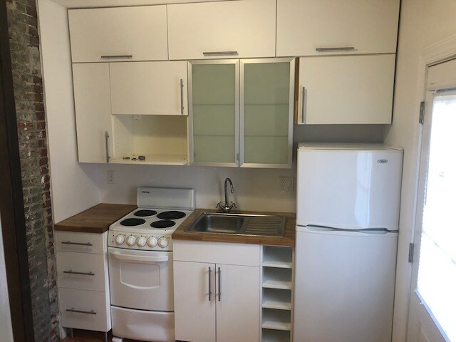 Foto del edificio - 310 E Girard Ave