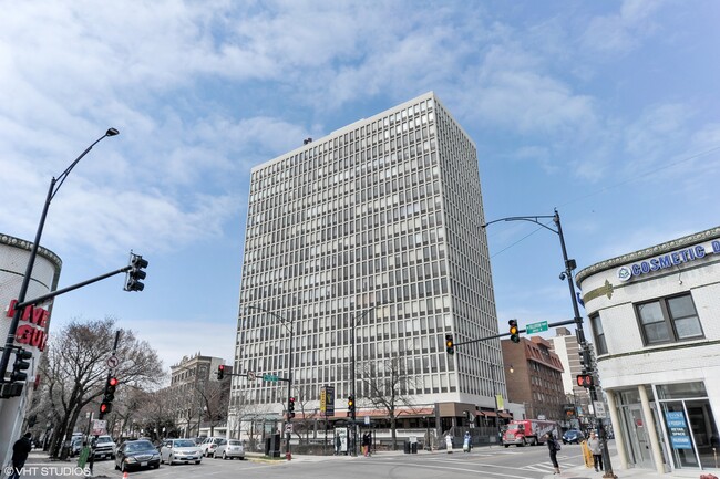 Building Photo - 444 W Fullerton Pky