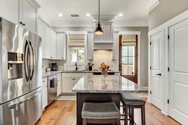 Foto del edificio - Luxury 3BR Townhome  in Savannah
