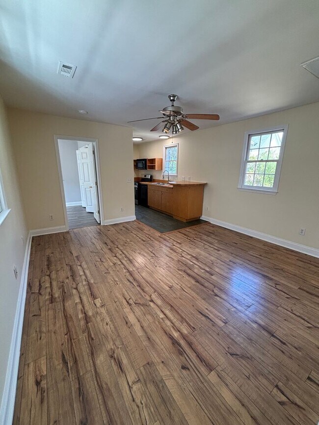 Foto del edificio - 2 Bedroom 2 Bathroom in The Charleston Pen...