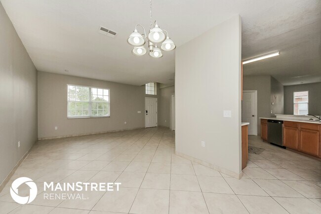 Building Photo - 710 Paris Dr