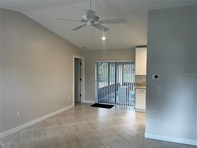 Foto del edificio - 6310 Rosewood Dr