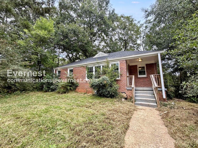 Building Photo - 1819 Oakmont Dr NW