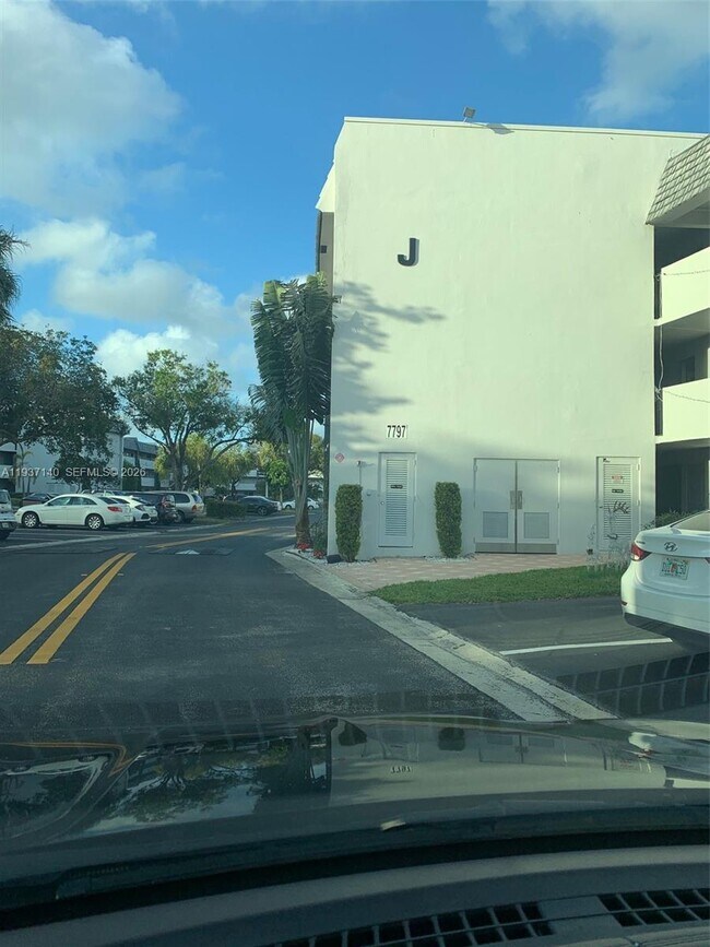 Foto del edificio - 7797 Golf Cir Dr