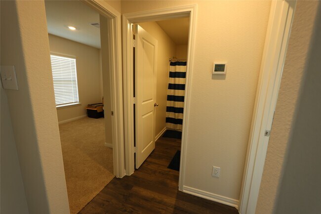 Foto del edificio - 428 Lgt Smt Dr