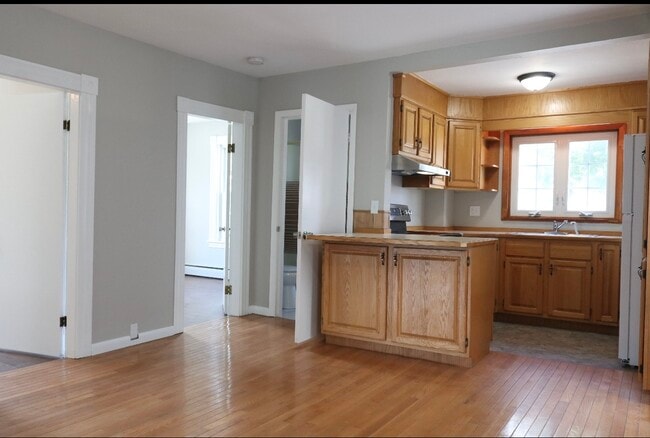 Building Photo - 303 Parker St