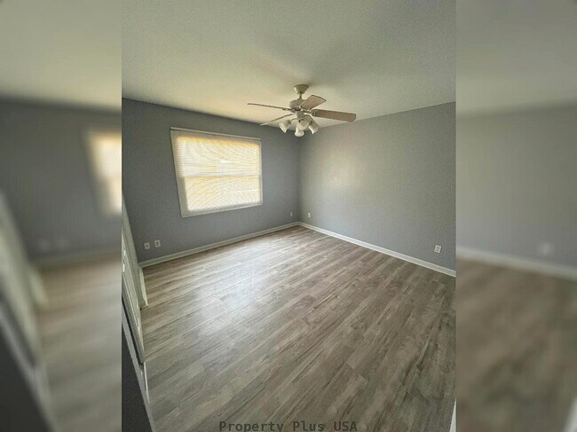 Building Photo - "Charming 2-Bed, 2-Bath Oasis in Phoenix – Cozy Comfort Awaits!"