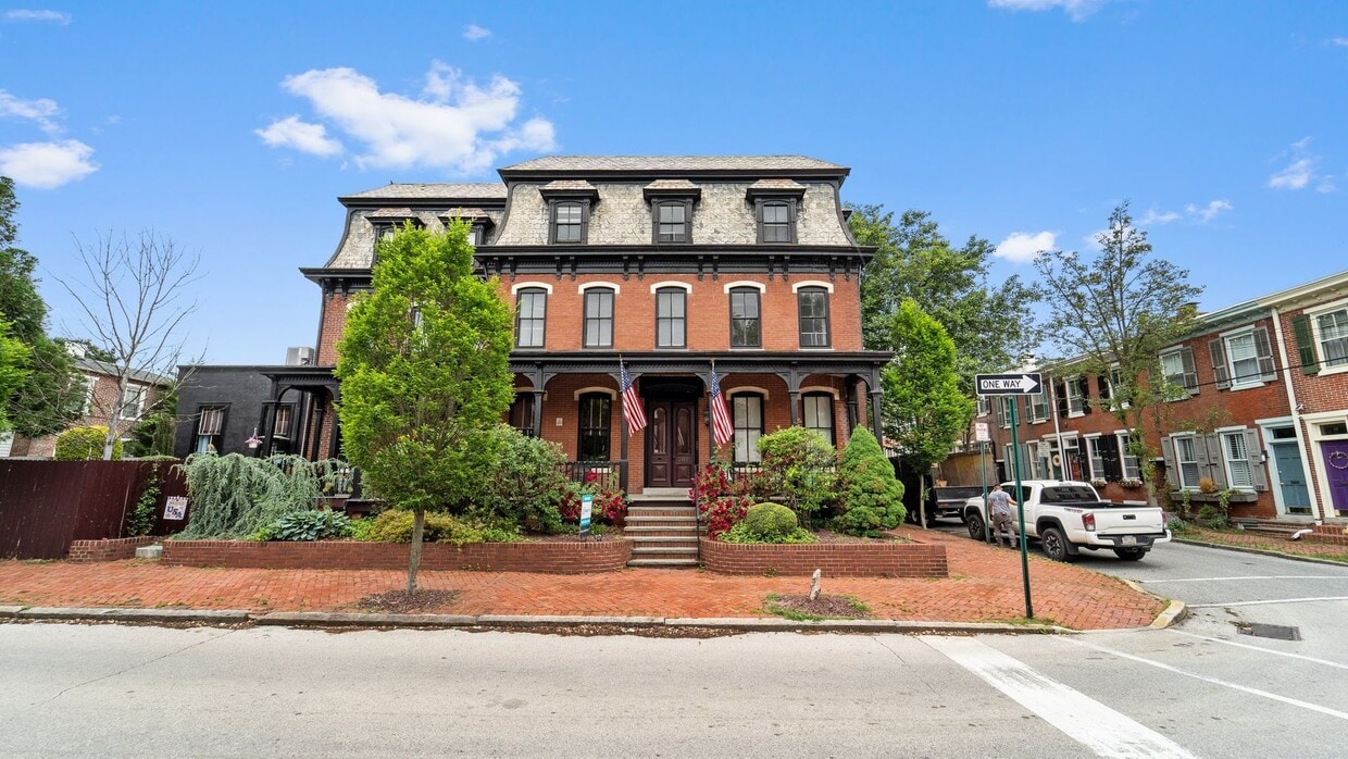 Photo - 201 W. Barnard St