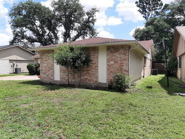 Building Photo - 18214 Mantana Dr