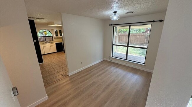 Building Photo - 4703 Saloma Pl