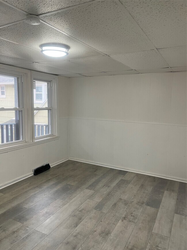 Foto del edificio - 223 Squires Ave