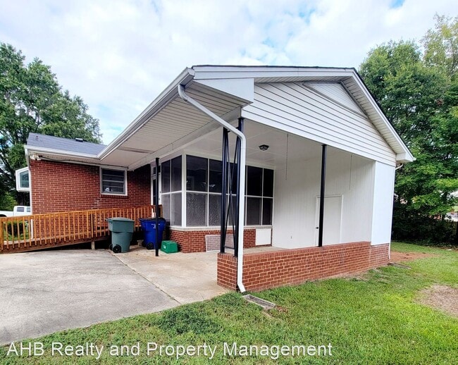 Building Photo - 3 br, 2 bath House - 801 Sycamore Rd.
