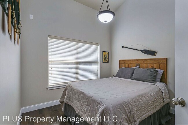 Foto del edificio - 3 br, 2 bath House - 885 SW Silver Lake Blvd