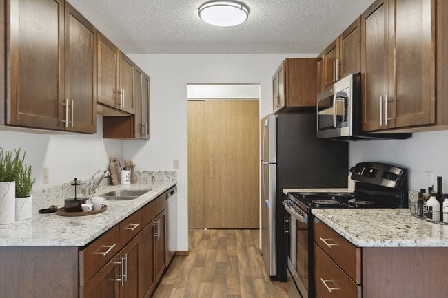 Building Photo - Silver Ridge