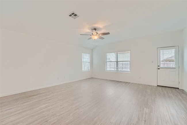 Foto del edificio - 3 bedrooms with 3.5 bathrooms! BONUS ROOM ...