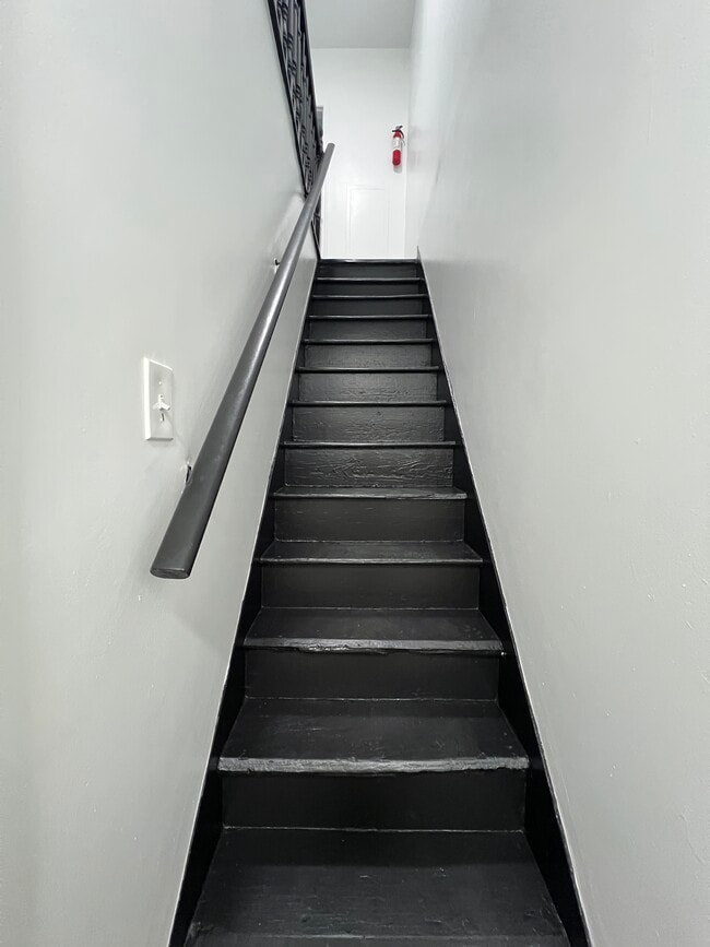 Building Photo - 225 Lloyd St