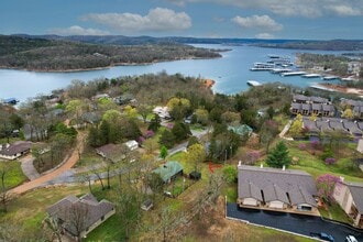 Building Photo - 6 Oak Lawn Dr
