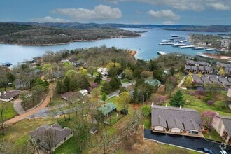 Building Photo - 6 Oak Lawn Dr
