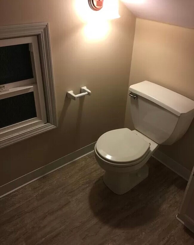 Building Photo - 342 5th St SE