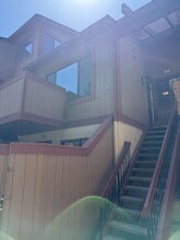 Building Photo - 250 Hackamore Common