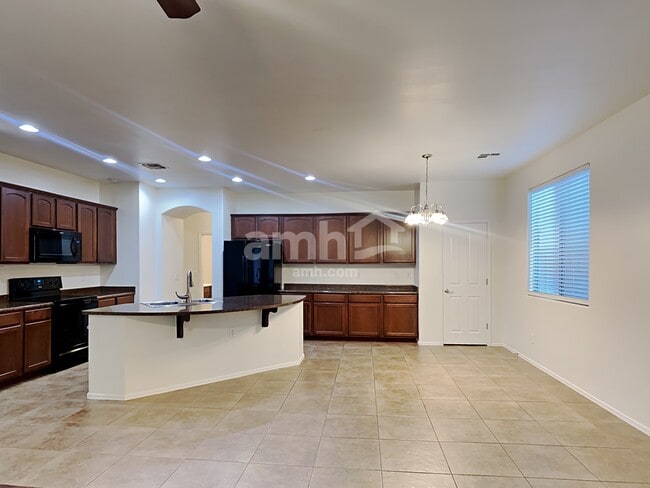 Foto del edificio - 18134 W Purdue Ave