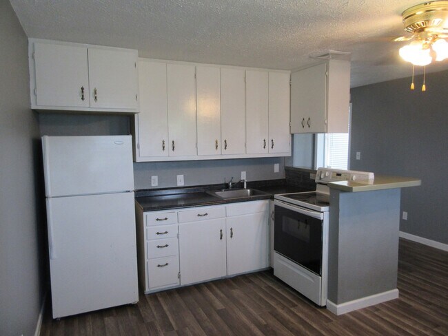 Building Photo - 2407 E Orlando Rd. A
