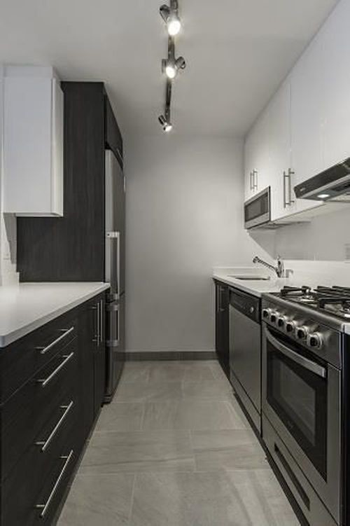 Building Photo - 360 W 34th St